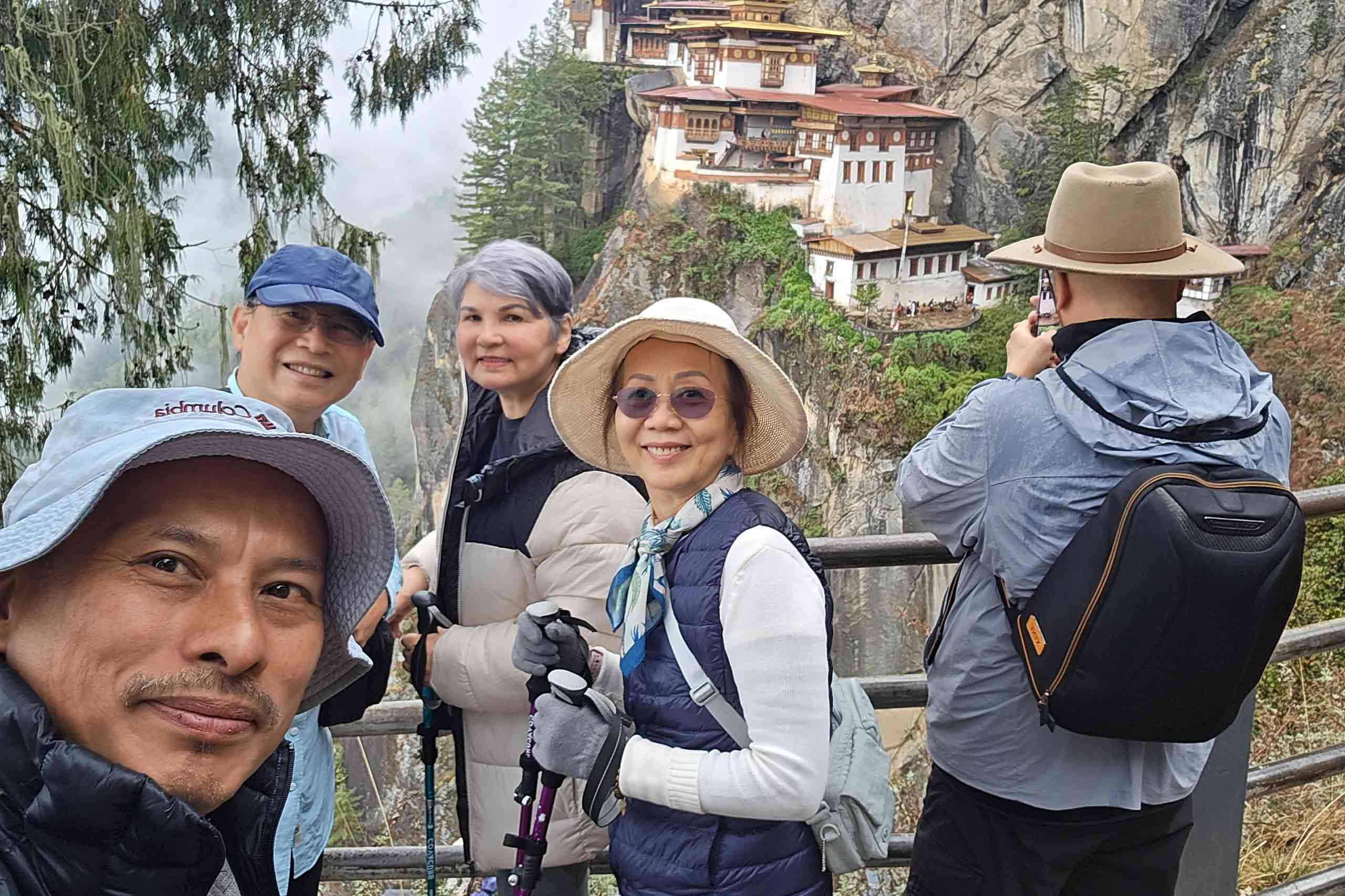 Mr. Nhan Le and friends (USA)